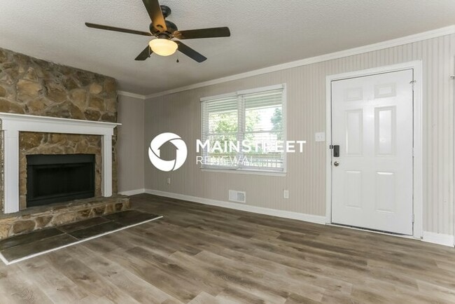 Photo - 3 Bedroom Pet-Friendly Home in DALLAS, GA with Main Street Renewal