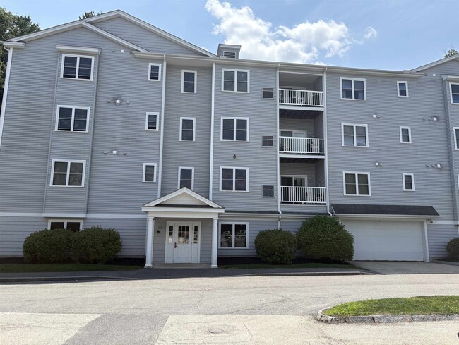 Building Photo - 122 Coliseum Ave Unit 301
