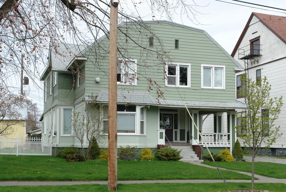 Lewis Apartments - Lewis Apartments