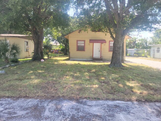 Front - 1703 N 15th St House