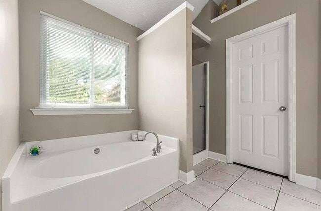 Photo - 1324 Pinebreeze Way