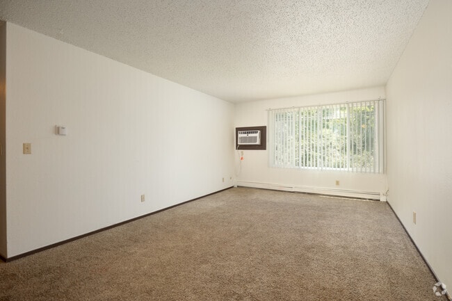 2BR, 1BA - 980SF
