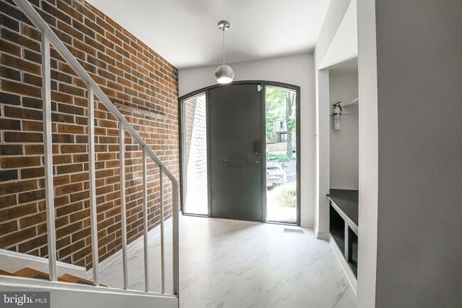 Photo - 4908 Sauquoit Ln