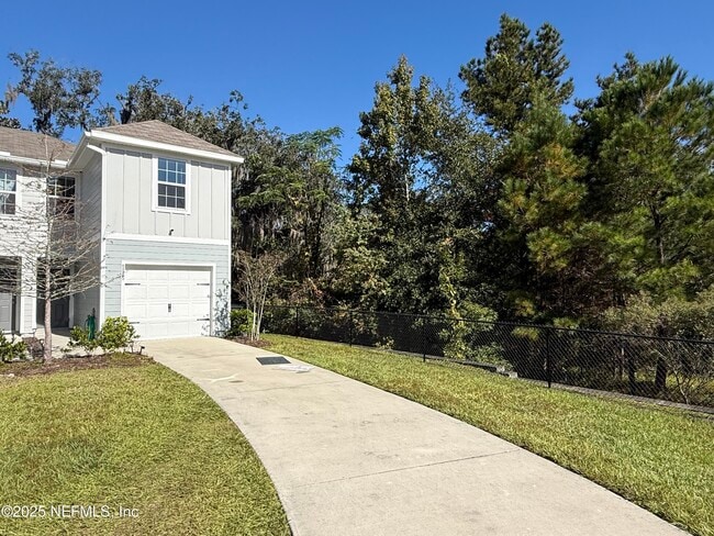 Building Photo - 5885 Creekside Crossing Dr