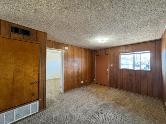 Photo - 805 W Hallmark Ave Unit F