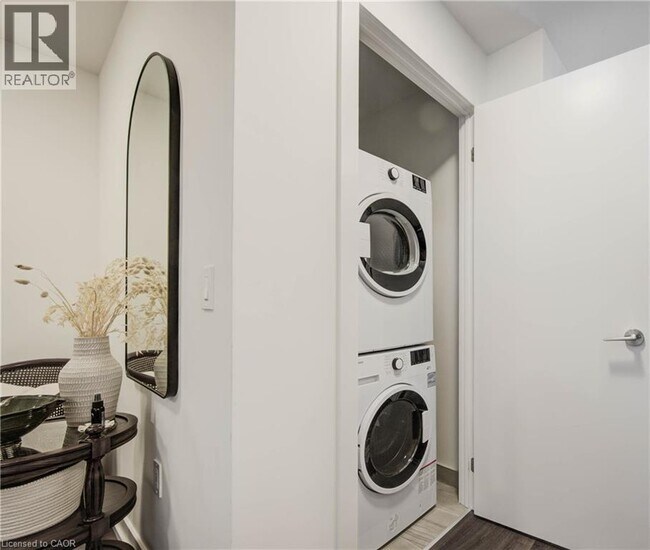 Photo - 15 Wellington St S Unit 704