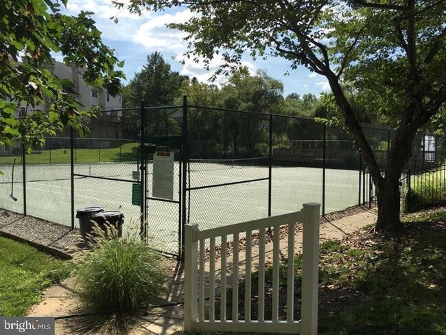 Building Photo - 185 Daylesford Blvd