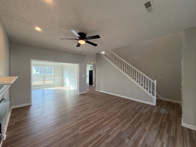 Photo - 103 Kestrel Ct SW