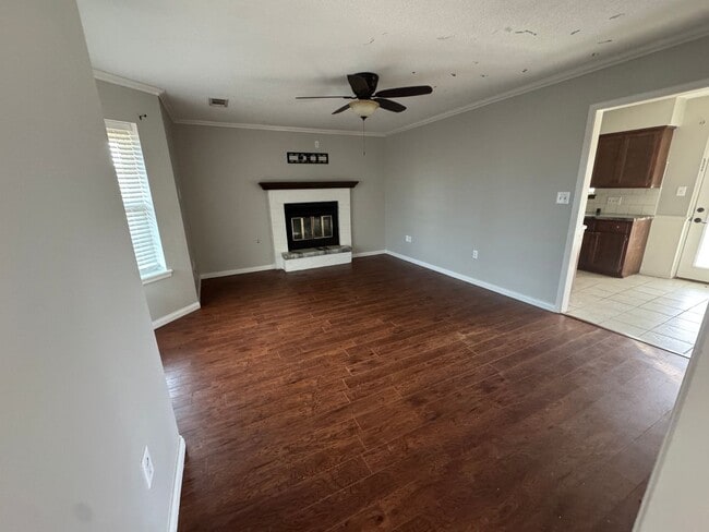 Photo - 3 BEDROOM  2 BATH 2 CAR GARAGE SITTING ON A CORNER LOT.  FEATURES INCLUDE: WASHER & DRYER HOOKUPS...