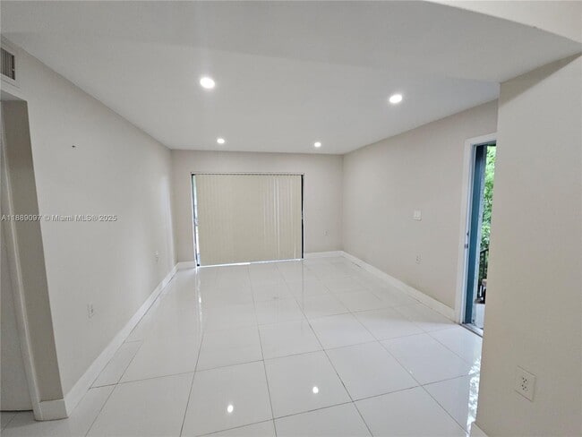 Photo - 6901 NW 179th St Unit 212