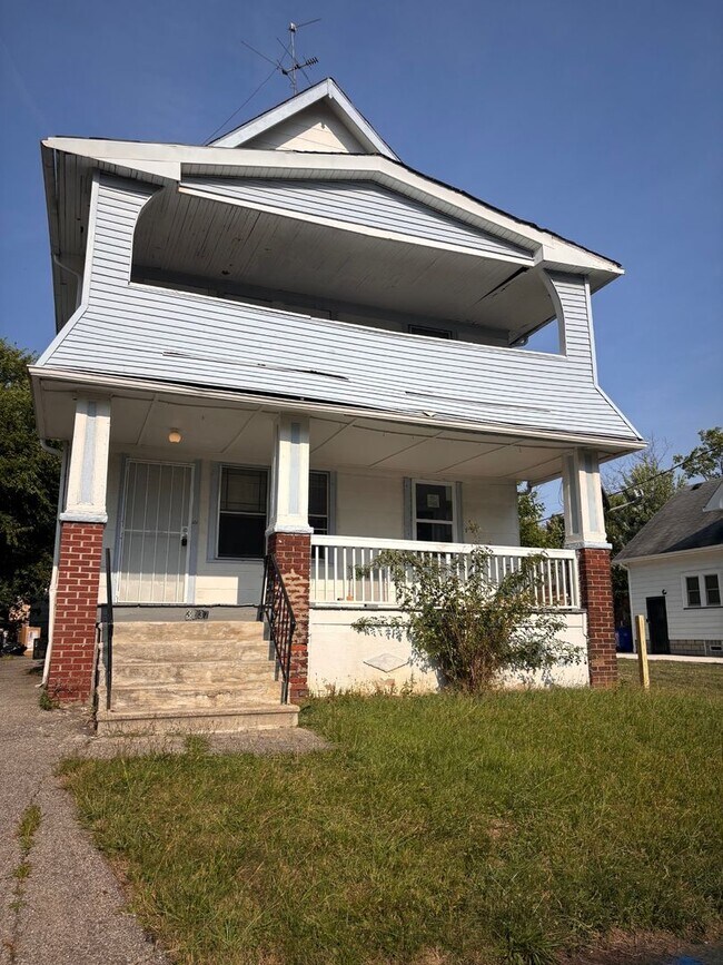 3037 E 121st St Unidad Down Unit