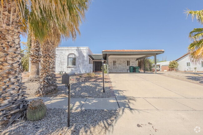 Building Photo - Green Valley Country Club Estates! Rental