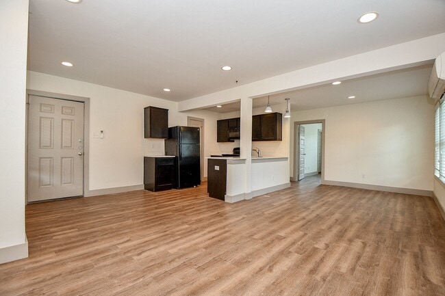 Building Photo - 1011 Enid St Unit 1 Rental