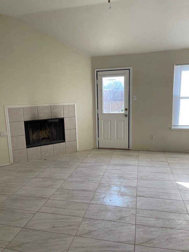 Photo - 800 Buttercup Ln