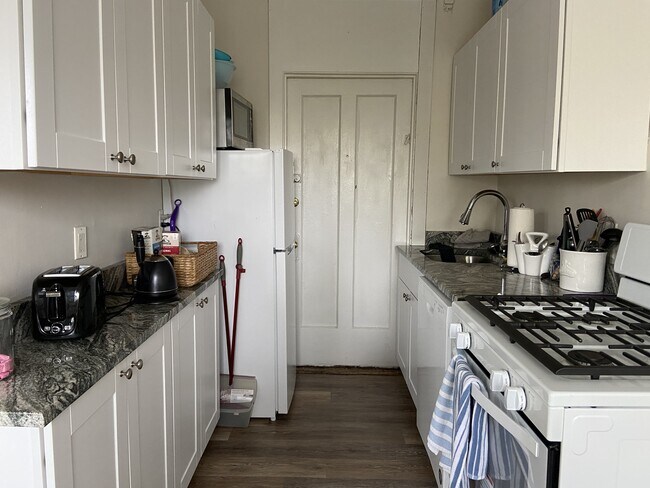 Photo - 912 Noyes St Unit E