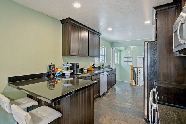 Photo - 980 E Bryan Ave