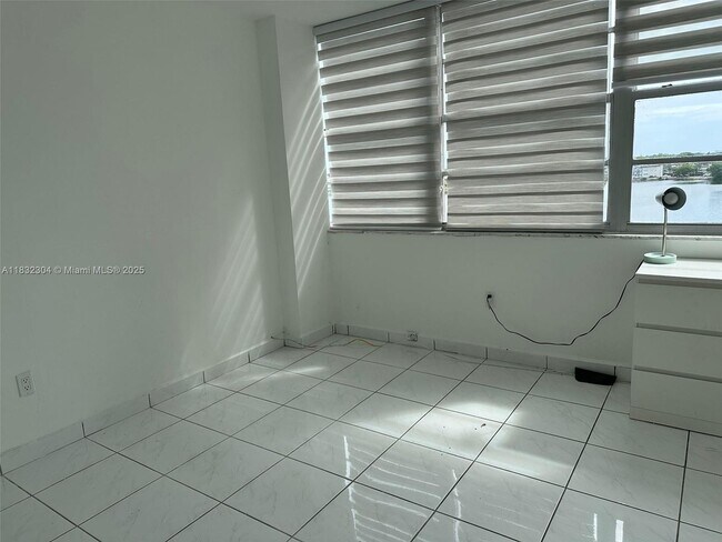 Photo - 1301 NE Miami Gardens Dr Unidad 506W Rental