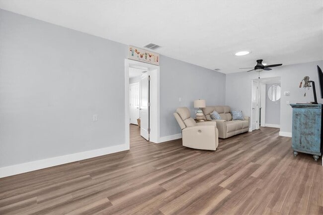 Photo - 528 77th Ave