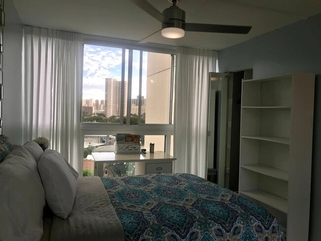 Photo - COME WORK-PLAY at the Consulate in Honolul... Unit 701