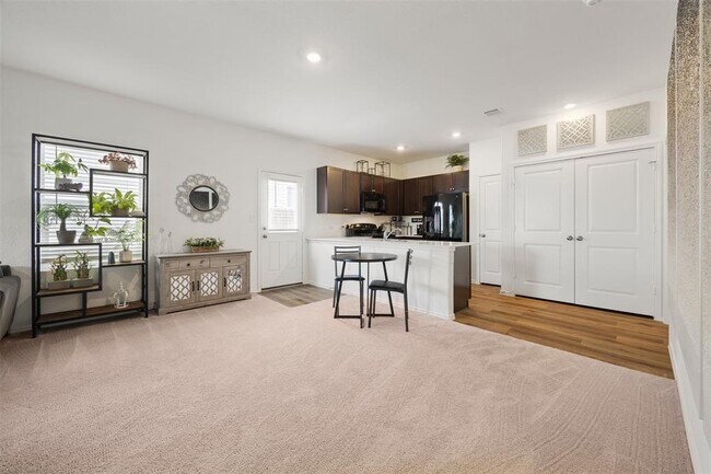 Photo - 257 Muscovy Dr