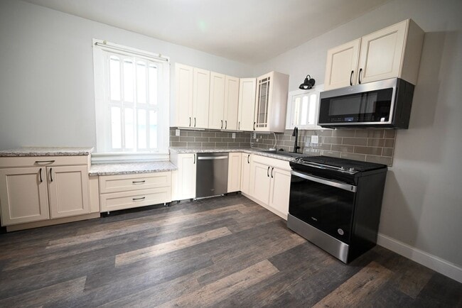 Photo - 405-407 W Main St - Duplex Unit 405