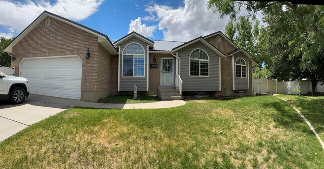 Photo - Beautiful 6 bed home!