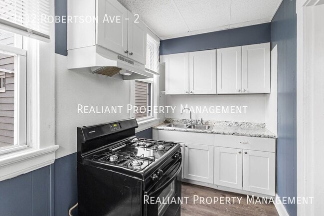 Photo - 2432 Robertson Ave Unidad 2