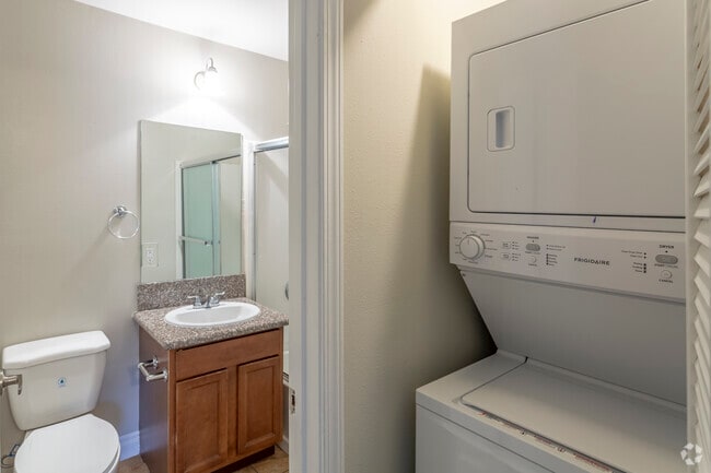 2 BR, 2 BA - 725 SF