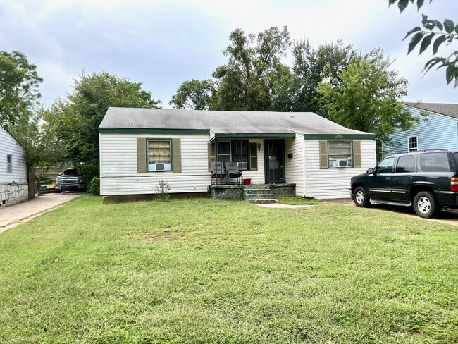 Building Photo - 2008 NW 41st St Rental