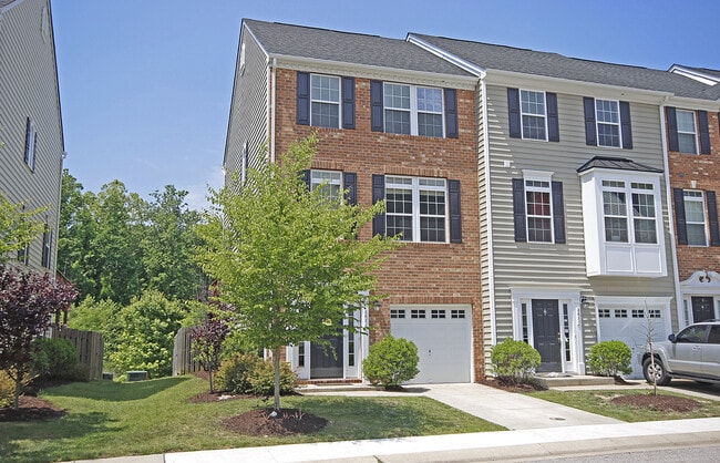 Building Photo - Liberty Crossing