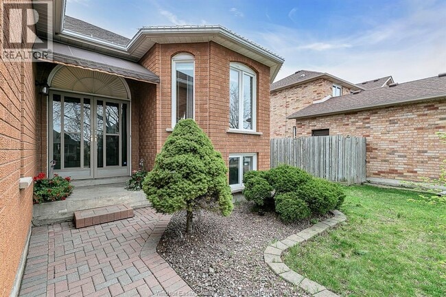 Photo - 3114 Fletcher Crescent