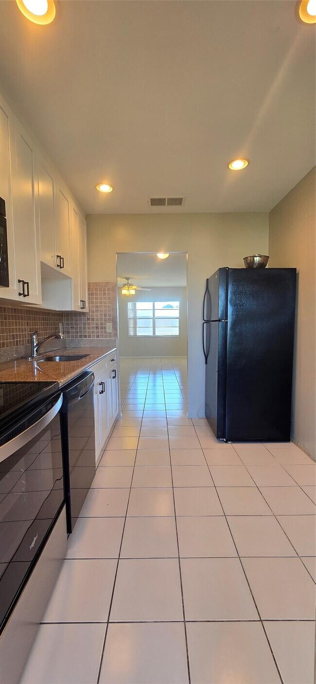 Photo - 7305 NW 5th Ct Unit 204