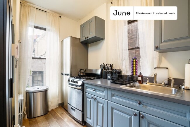 Room in Shared 3 bed/1 bath home in Hell's Kitchen