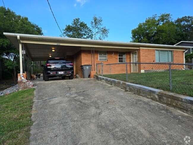 Building Photo - 1023 3rd St Rental
