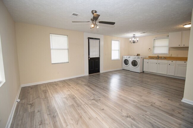 Photo - 1213 Suber St