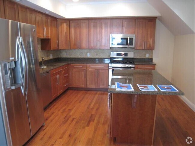 Building Photo - 20 Dartmouth St Unit A Rental
