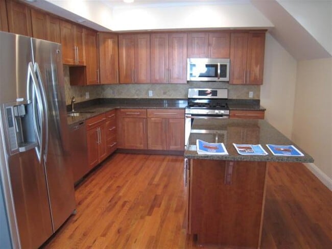 Photo - 20 Dartmouth St Apartments Unit A