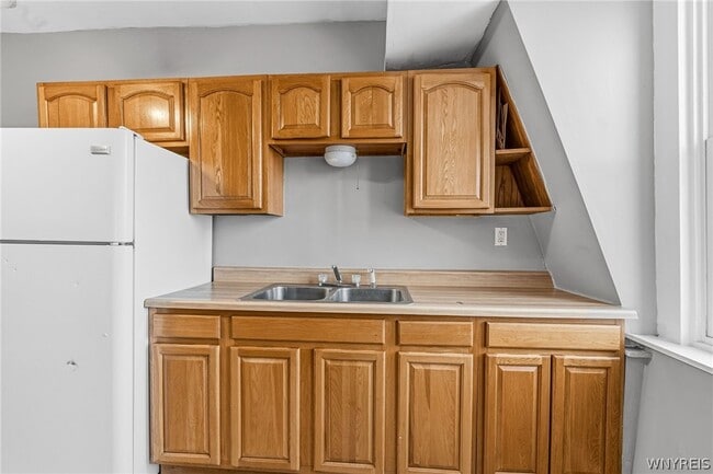 Photo - 2111 Seneca St