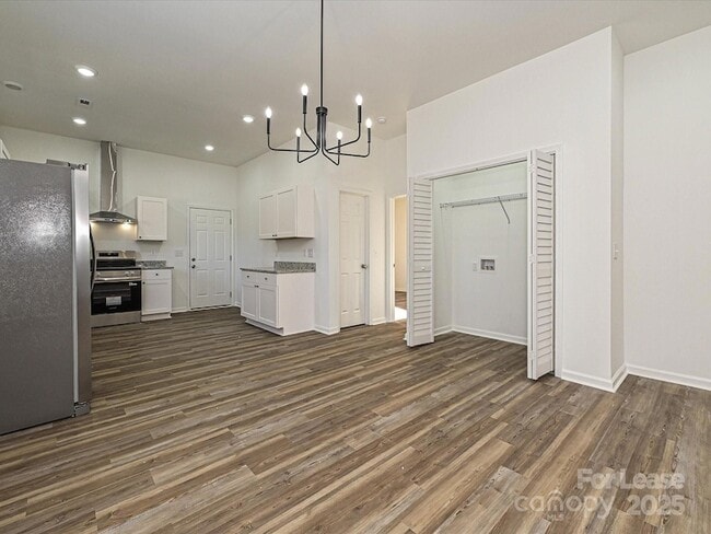 Photo - 1349 Russell St