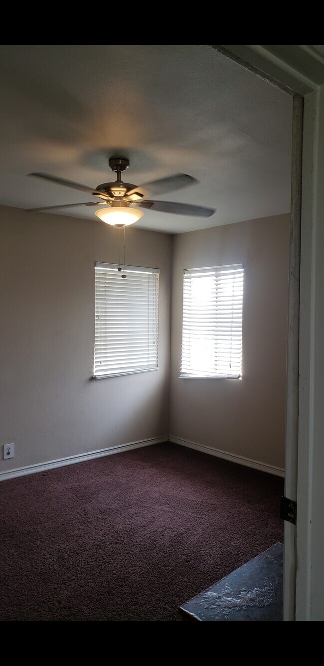 Photo - 117 E 6th St Casa Unidad Duplex