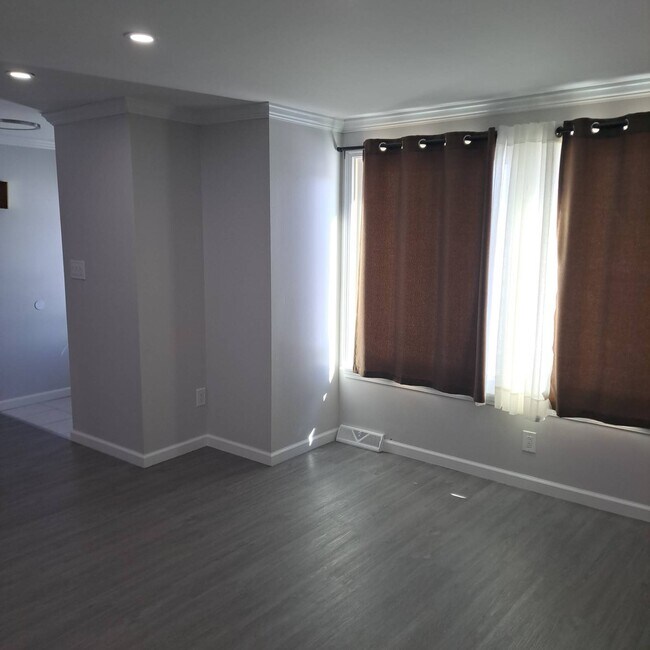 Photo - 2 Red Oak Dr