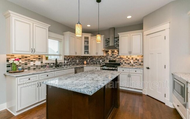 Photo - 760 NE Traverse Dr