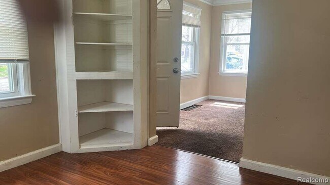 Photo - 18191 Heyden St