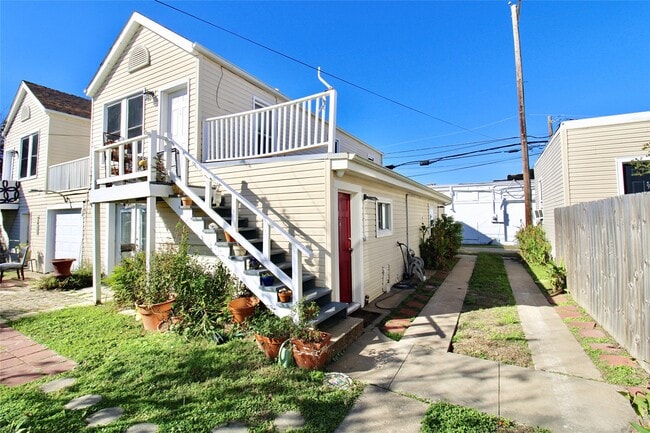 Building Photo - 4114 Ave S 1/2 Unit C