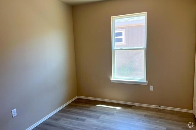 Building Photo - 2928 E Cornell St Rental
