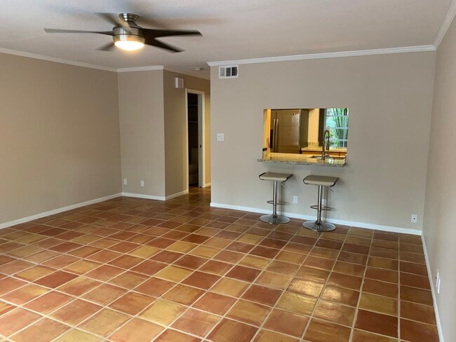 Sala de estar - 921 SE 13th St