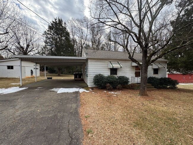 Building Photo - Available to Show