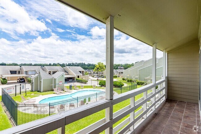 Building Photo - 44 April Point Dr S Rental