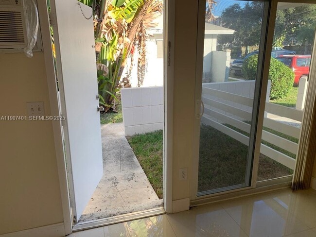 Photo - 1511 NE 117th St Unit 2