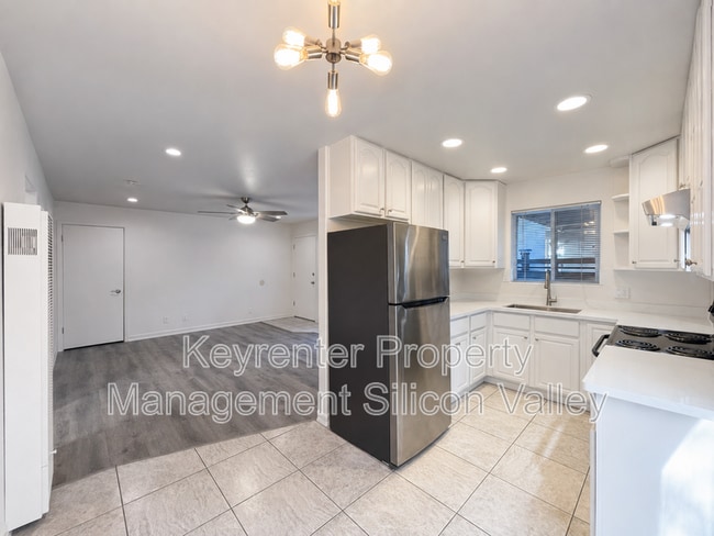 Photo - 923 Ravenscourt Ave Unit 1